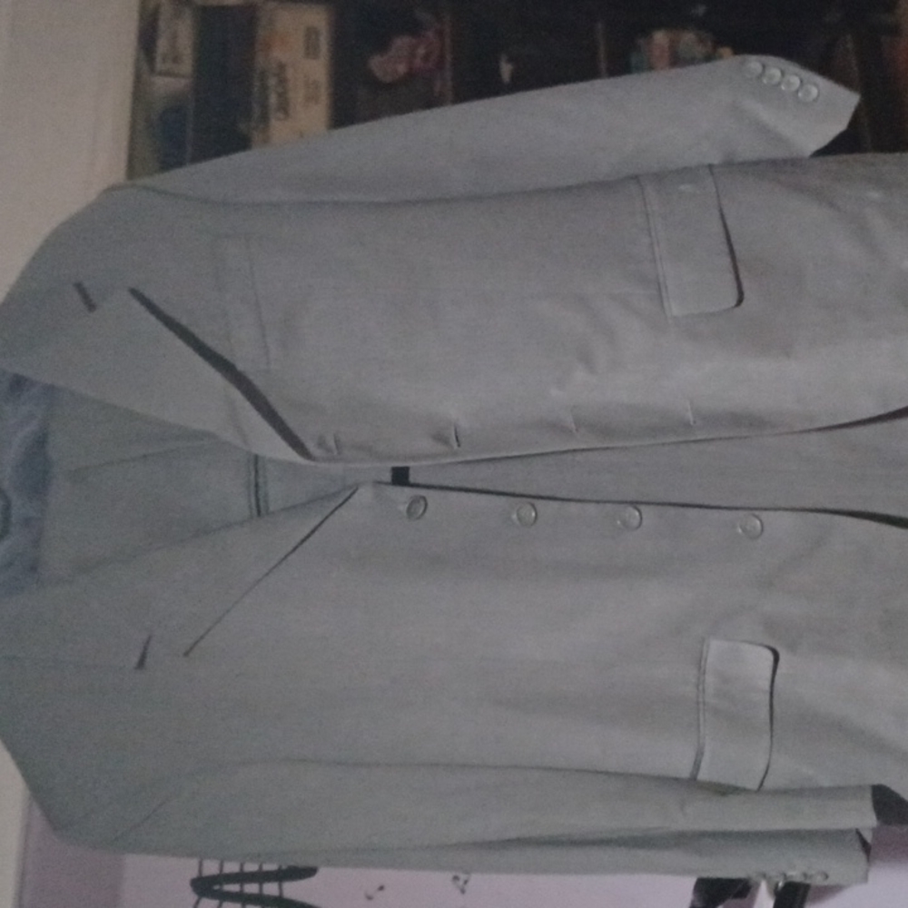 Suit - Picture 4 of 4
